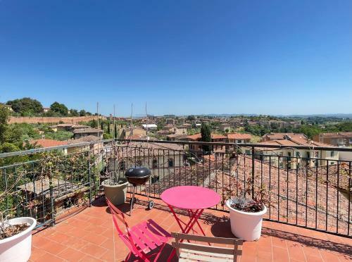Hostal Siena Terrace View Rooms