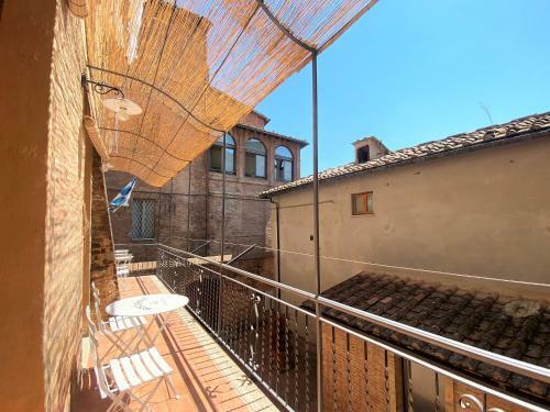 Apartamento La Fonte-with Balcomy Closeby Piazza Del Campo
