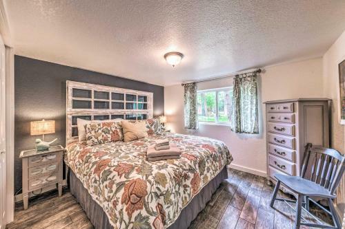 Quaint Riverfront Cabin Walk To Midtown!