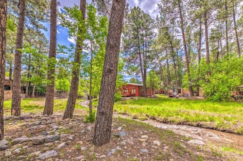 Quaint Riverfront Cabin Walk To Midtown!