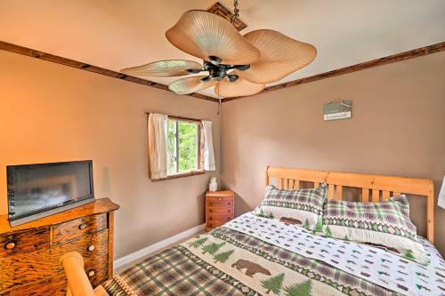 Rustic Caroga Lake Retreat Fish, Hike And Ski!