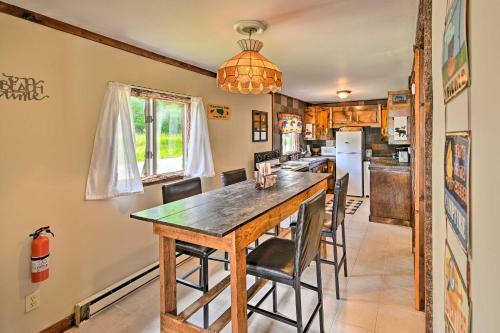 Rustic Caroga Lake Retreat Fish, Hike And Ski!