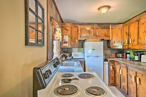 Rustic Caroga Lake Retreat Fish, Hike And Ski!