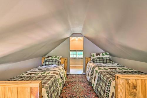 Rustic Caroga Lake Retreat Fish, Hike And Ski!