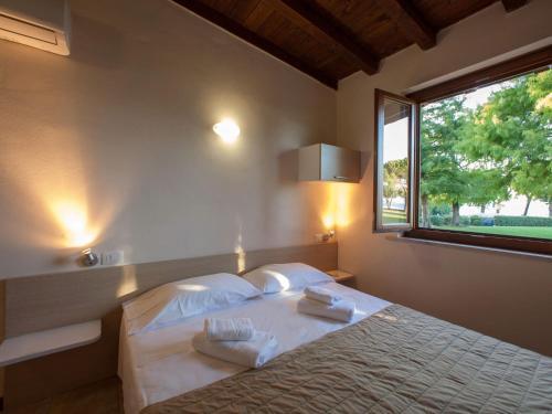 Semi-detached Bungalow With AC Just 3,5 Km From Sirmione