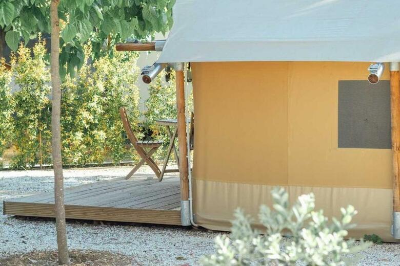Tienda Tipi Con Cama De Matrimonio
