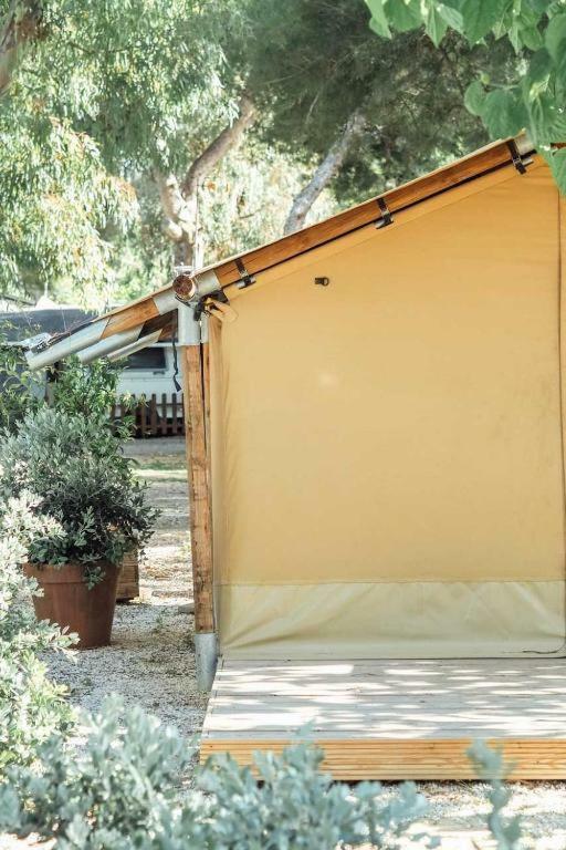 Tienda Tipi Con Cama De Matrimonio