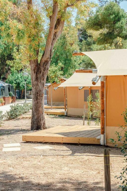 Tienda Tipi Con Cama De Matrimonio