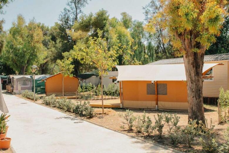 Tienda Tipi Con Cama De Matrimonio