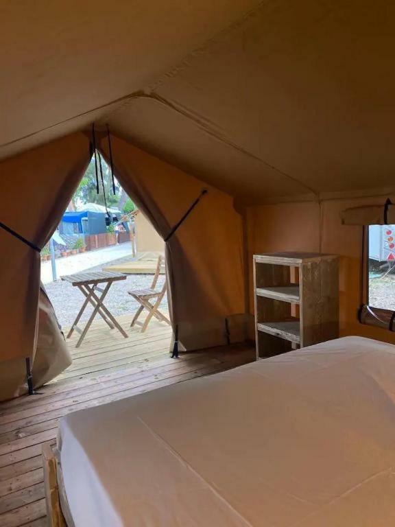 Tienda Tipi Con Cama De Matrimonio