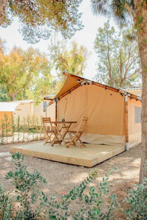 Tienda Tipi Con Cama De Matrimonio