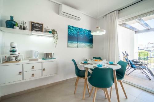 Modern Bright Two Bedroom Apartment With Pool Views - Co1022lt