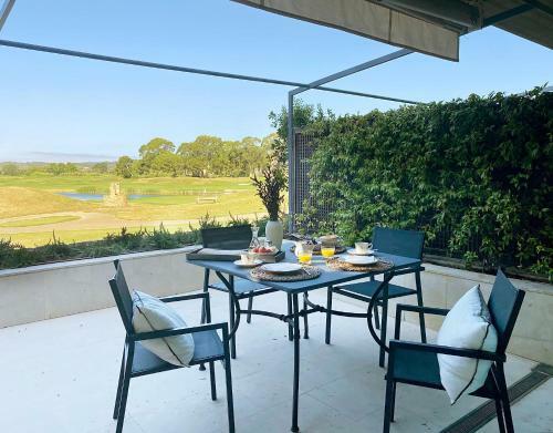 Apartamento Stunning Views In Golf Emporda