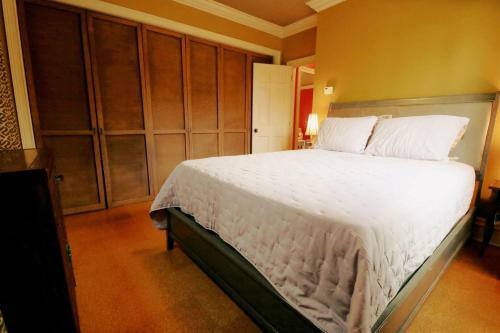 Chateau At Lookout Suite 1 Home