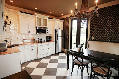 Chateau At Lookout Suite 1 Home