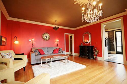 Chateau At Lookout Suite 1 Home
