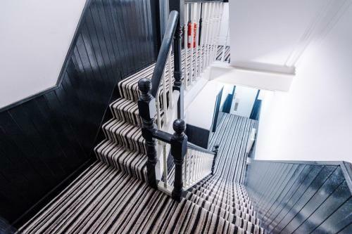 Studio Three, Clarendon Apartments