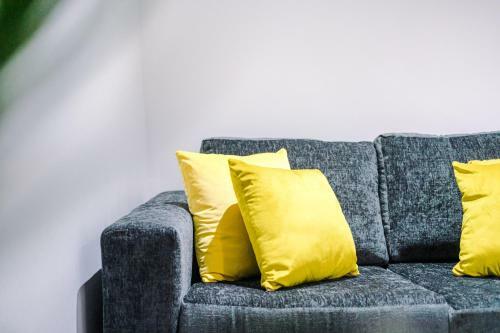 Studio Three, Clarendon Apartments