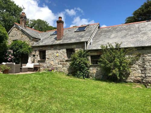 Lowena Farmhouse, Luxury Holiday Accommodation In Cornwall