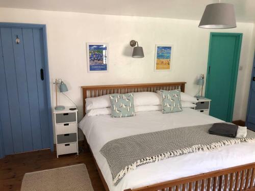 Lowena Farmhouse, Luxury Holiday Accommodation In Cornwall