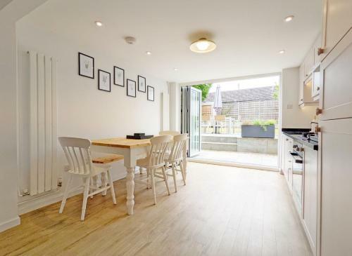 1 Rainbow Villa, Westbourne