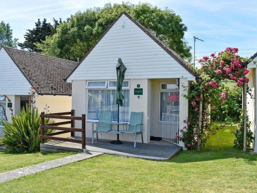 A Bungalow 8 - Uk30636