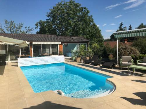 G�te Les Noisetiers Maison Familiale Avec Piscine
