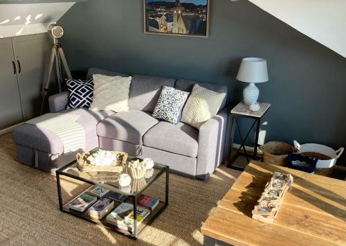 Looe With A View - Entire Apartment With Free Allocated Parking