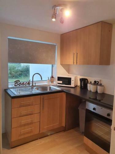 Pet Friendly 2 Bed Coastal Property - Millendreath, Looe