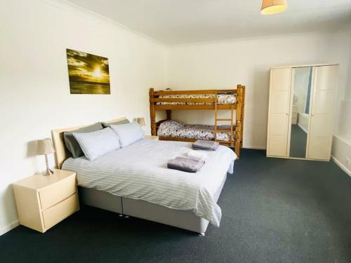 Bay View Spacious Coastal Apartment With Sea Views
