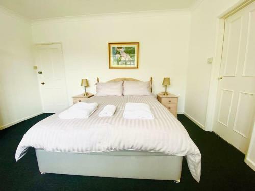 Bay View Spacious Coastal Apartment With Sea Views
