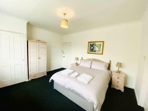 Bay View Spacious Coastal Apartment With Sea Views