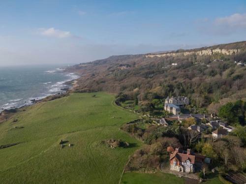Bay View Spacious Coastal Apartment With Sea Views
