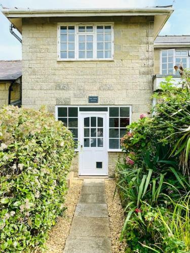 Bay View Spacious Coastal Apartment With Sea Views