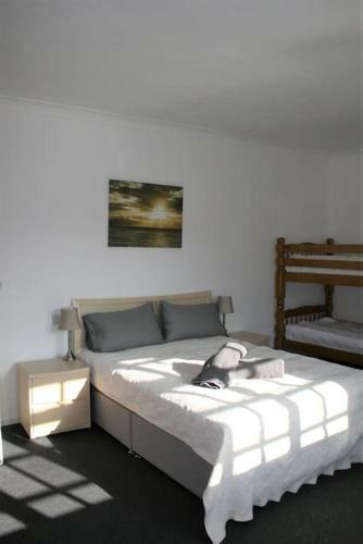 Bay View Spacious Coastal Apartment With Sea Views
