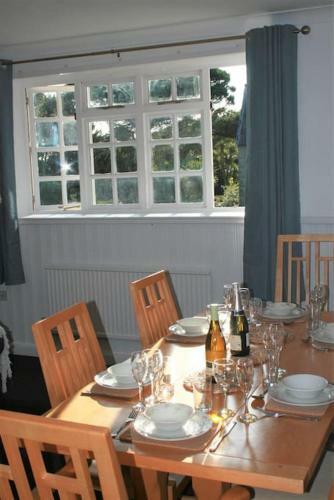 Bay View Spacious Coastal Apartment With Sea Views