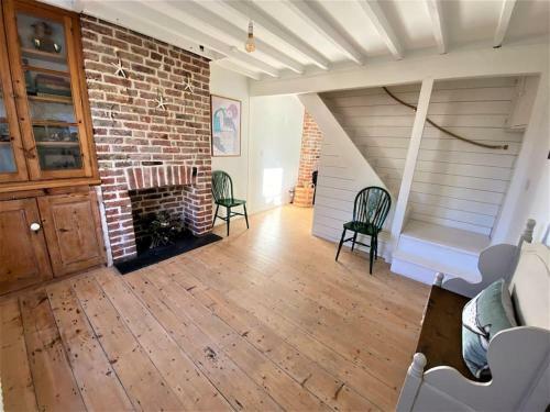 Moonstone Cottage, Moments From The Beach