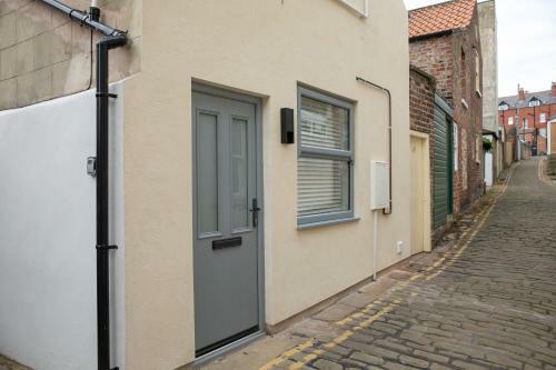 Bijou Romantic Retreat, Whitby Centre