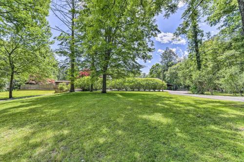 Spacious Kingston Home With Spa Room And Hot Tub!