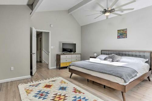 Spacious Kingston Home With Spa Room And Hot Tub!