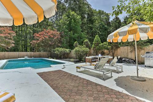Spacious Kingston Home With Spa Room And Hot Tub!