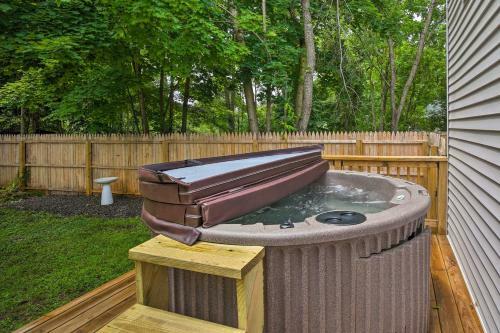 Chic Catskills Escape With Hot Tub And Fire Pit