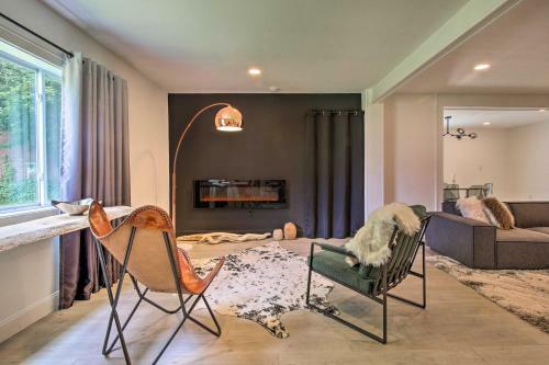 Chic Catskills Escape With Hot Tub And Fire Pit