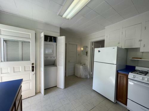 4943 Lake Ave Home