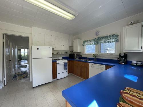 4943 Lake Ave Home