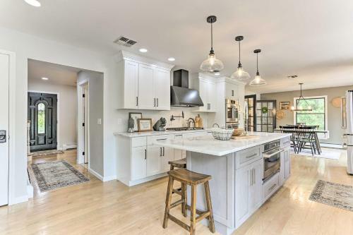Gorgeous Montgomery Home With Seasonal Pool!