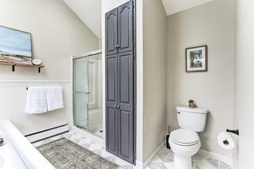 Gorgeous Montgomery Home With Seasonal Pool!