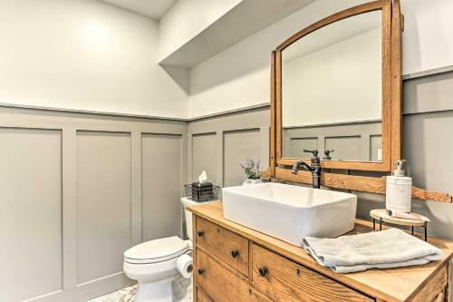 Gorgeous Montgomery Home With Seasonal Pool!