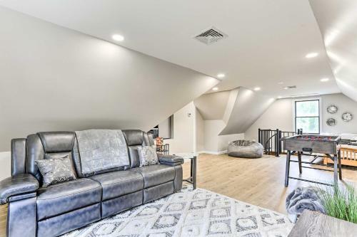 Gorgeous Montgomery Home With Seasonal Pool!
