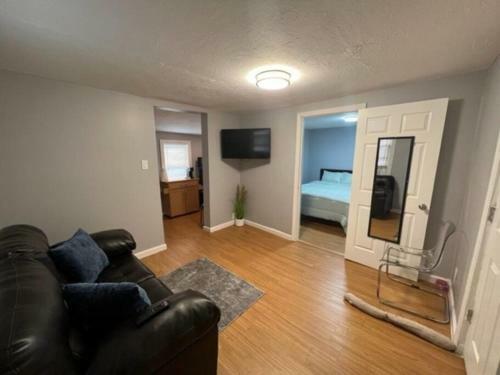 Charming 1 Bedroom Home Conveniently Located